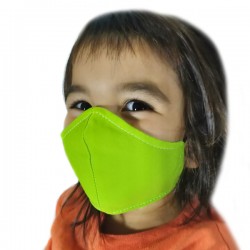 Cara niña con mascarilla infantil de tela reutilizable homologada ffp2 en color verde